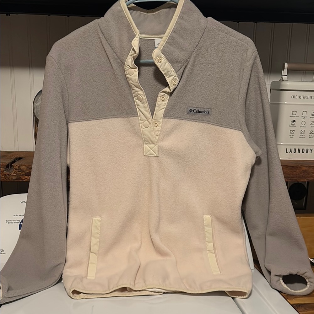 Columbia Gray and Cream Fleece Jacket